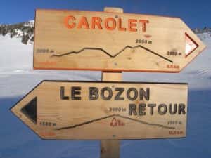 panneau de signalisation en bois