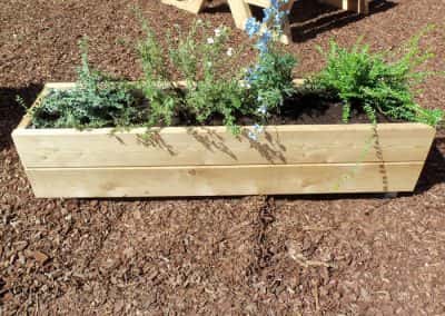 Jardinière Basics pieds métalliques