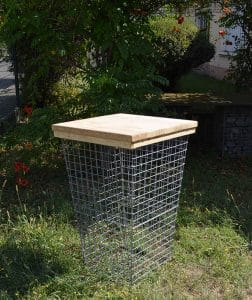 mange debout en gabions et en bois de mélèze